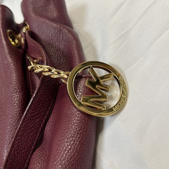 EUC - Michael Kors Pebbled Leather Shoulder Bag, Large Merlot with Gold Accents - Picture 6 of 9